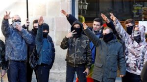 Antidisturbios dispersan una manifestación de un grupo de ultraderecha en La Haya