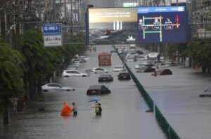 Bangkok, anegada hasta las rodillas tras dos días de lluvias torrenciales