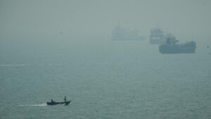 EE.UU. destruye cinco petroleros iraníes en respuesta al ataque contra un buque de guerra