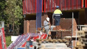 El coste por hora trabajada suma cinco años al alza tras crecer un 4,8% en el segundo trimestre
