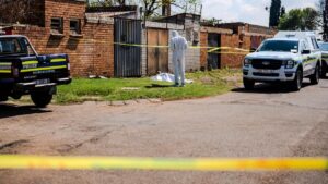 El hallazgo de los cuerpos de nueve mujeres en Sudáfrica pone en alerta al país
