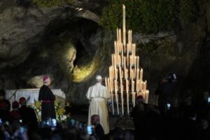 El Papa reúne a 800.000 personas en la misa de París