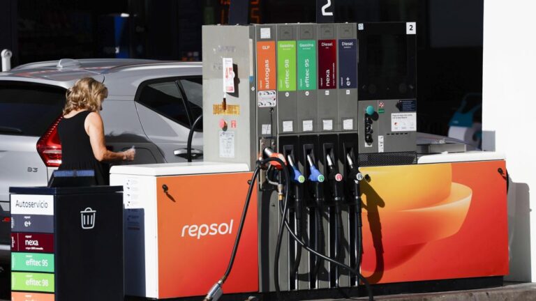 El precio de la gasolina toca otro máximo anual y ya sube un 30% desde junio, a 1,86 euros el litro