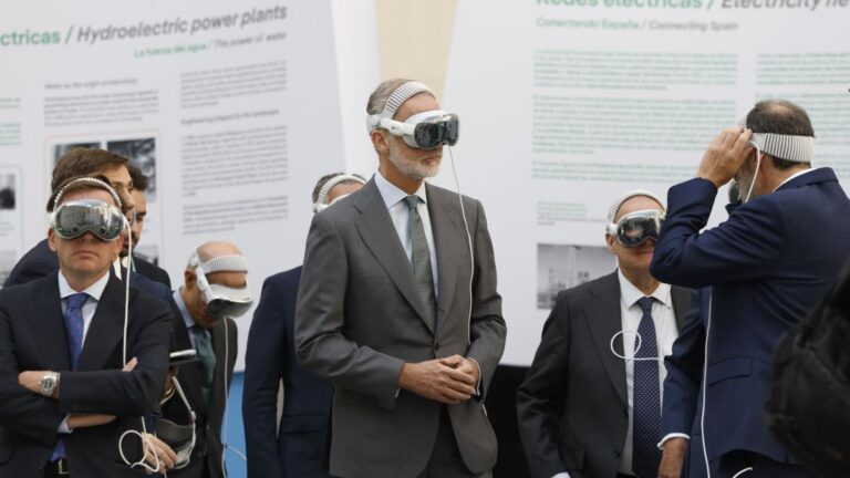 El Rey se adentra en 125 años de electricidad