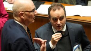 Francia afronta una deuda de más del 120% del PIB y un recorte de su ‘rating’
