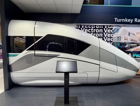 Maqueta del nuevo Velaro Novo de Siemens expuesta en Innotrans