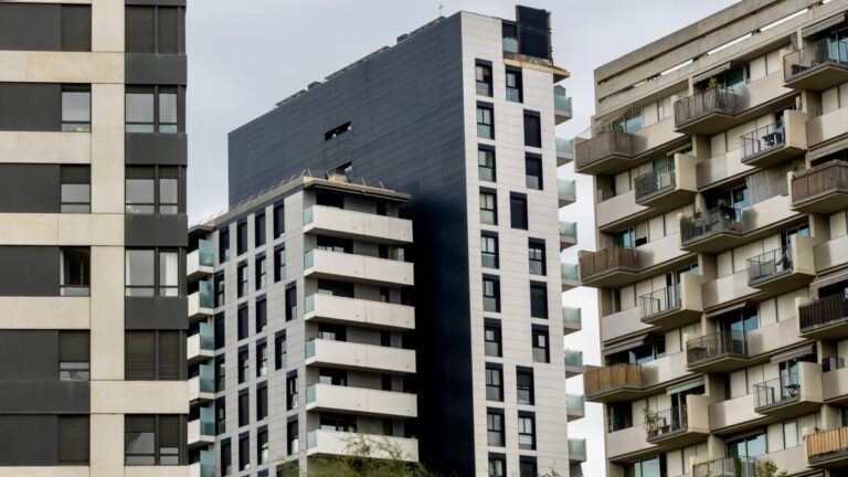 La compraventa de viviendas retoma la senda a la baja con una caída del 5,1% en julio