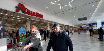 El Kremlin toma el control de los activos de Auchan y Nestlé en Rusia
