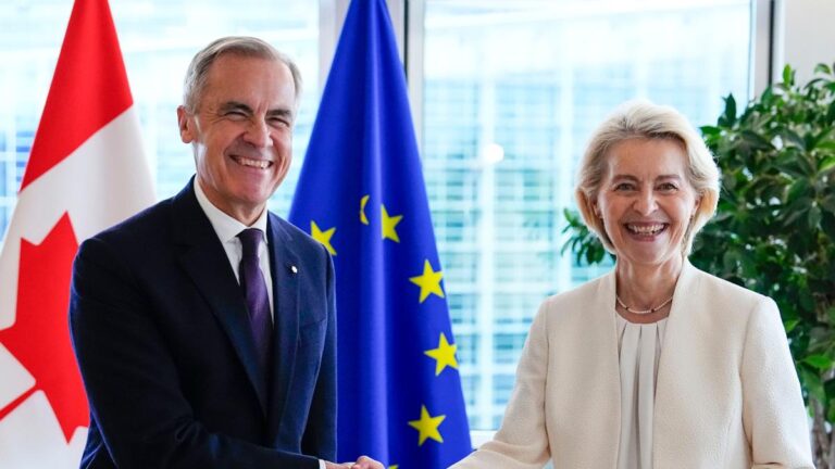 Mark Carney interviene ante el Parlamento Europeo y comparece junto a Roberta Metsola
