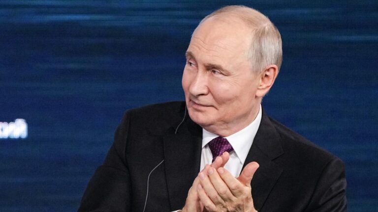 Putin insiste en que enviar tropas europeas a Ucrania equivale a declarar la guerra a Rusia