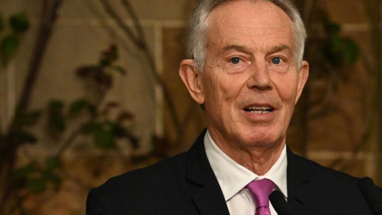 Tony Blair plantea a Burnham un plan para volver a la UE en una década