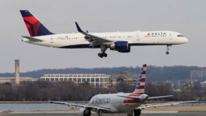 Un avión de Delta aterriza de emergencia en Oporto tras detectarse humo en la cabina