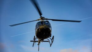 Un buque de guerra ruso dispara dos bengalas contra un helicóptero danés en el Báltico