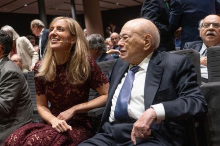 La exconsellera Victòria Alsina con el expresident Jordi Pujol este jueves en la presentación de la fundación Paral·lel 41