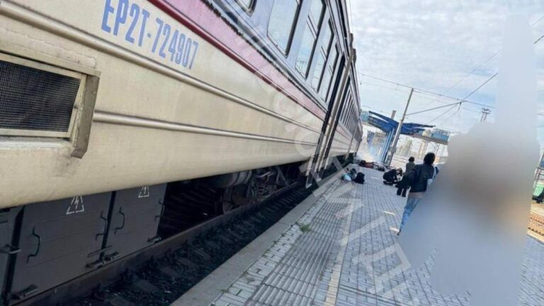 Al menos 13 muertos en un ataque ruso con drones contra un tren en Dnipró