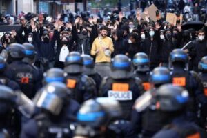 Bloqueos y disturbios en Francia en el retorno de los ‘chalecos amarillos’