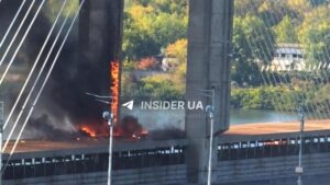 Drones rusos bombardean un puente sobre el río Dniéper y obligan a Kyiv a suspender el metro