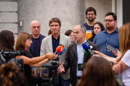 Turull atiende a los medios antes de asistir al consell nacional de la JNC celebrado este sábado en Riudarenes