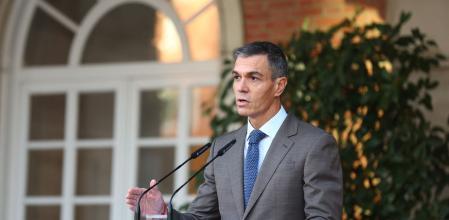 In this handout picture released by La Moncloa on October 5, 2026 Spanish Prime Minister Pedro Sanchez announces early elections at La Moncloa Palace in Madrid on October 5, 2026. Spanish Prime Minister Pedro Sanchez called a snap election for November 29, after parliament rejected housing relief measures proposed by his minority government. (Photo by Handout / LA MONCLOA / AFP) / RESTRICTED TO EDITORIAL USE - MANDATORY CREDIT 