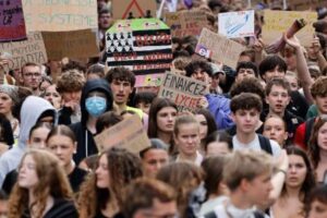 La juventud europea arde