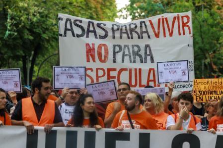 Participantes en la manifestación por la vivienda celebrada hoy en Madrid&nbsp;