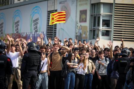 Independentistas en la UAB por la gira de Vito Quiles.