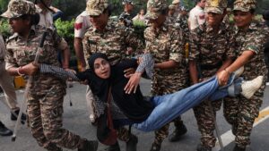 Liberan a los líderes del movimiento gen Z indio tras 24 horas detenidos en el segundo día de protestas