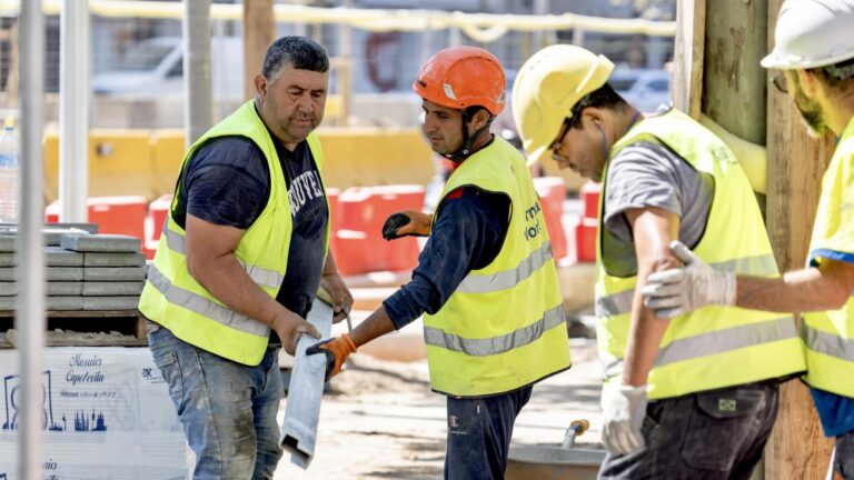 Los extranjeros superan el récord de los 3,6 millones de cotizantes y ya son el 16% del empleo