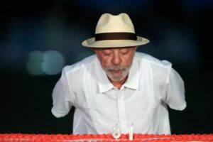 Lula, sobre la huida de Flávio Bolsonaro: “Su primera patria es lamer las botas de Estados Unidos”