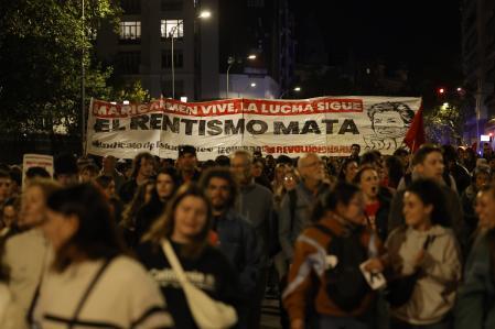 Marcha por las calles de Madrid entre la Puerta del Sol y la que fue la vivienda de Maricarmen