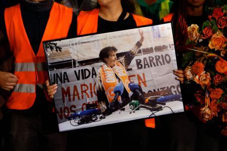 Cartel con la foto de Maricarmen durante la marcha