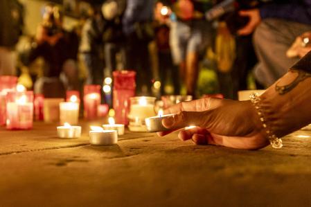 Un centenar de personas se concentraron en Logroño