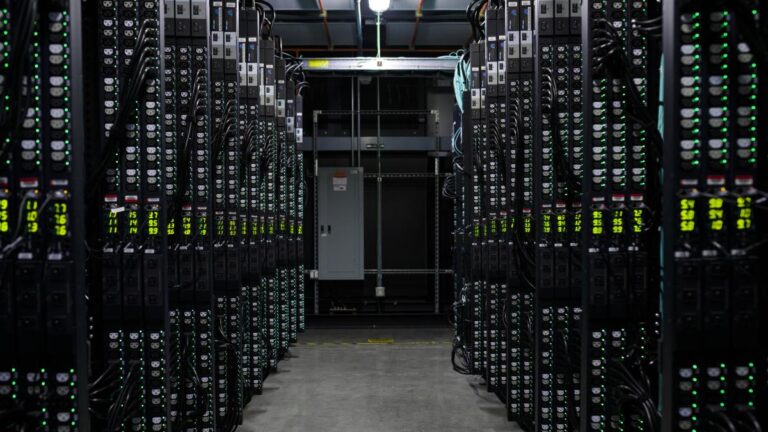 Telefónica, Iberdrola e Indra defienden el desarrollo de los centros de datos