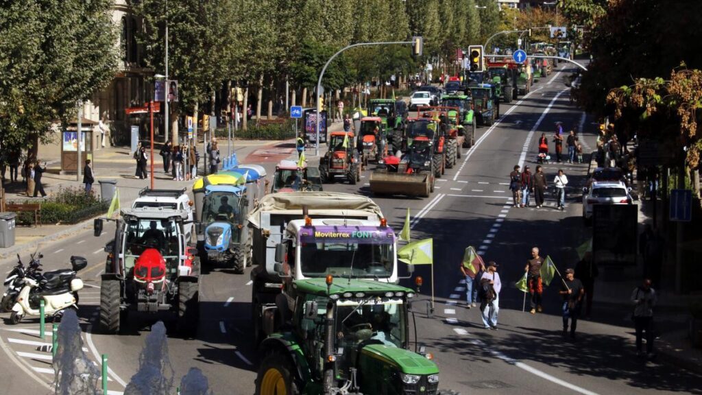 Tractorada en Lleida para reclamar medidas para compensar el aumento de costes agrarios