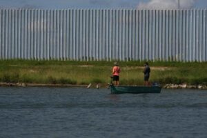 Trump solicita al Supremo reanudar la construcción del muro fronterizo con México en Texas