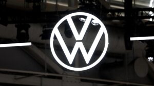 Volkswagen y el sindicato IG Metall negociarán el ajuste en Alemania con la sombra de huelgas