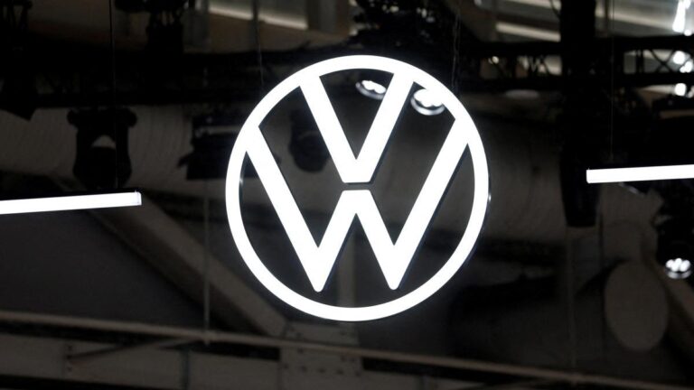 Volkswagen y el sindicato IG Metall negociarán el ajuste en Alemania con la sombra de huelgas